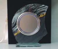Trofeu sticla pictata cu disc aluminiu